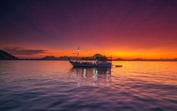 view sunset komodo tour